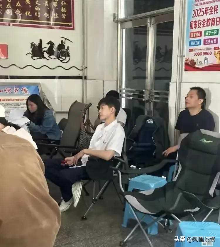 41岁张翰扮嫩演高中生被说太老,这事背后还有这些原因的