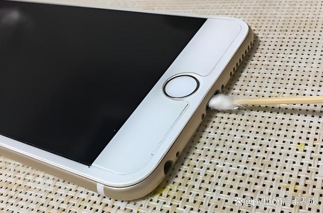 手机充电充不进去电怎么办?别慌!教你三招快速排查解决