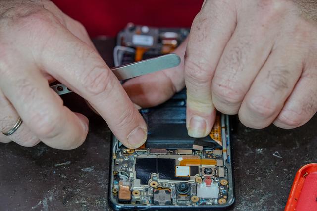 手机经常黑屏怎么解决?