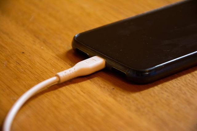 手机充电口松了怎么办?别着急,这些妙招帮你轻松解决!