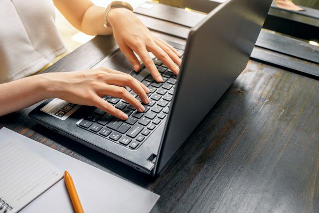 电脑打字看不见候选字？教你几招轻松解决！