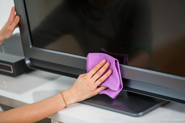 电视机屏幕怎么擦干净?告别污渍,还原清晰视界