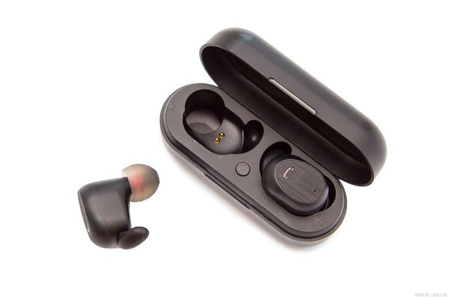 蓝牙耳机进水了怎么处理?三步教你轻松解决!