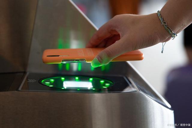 无线充电原理揭秘:电能“隔空”传输的魔法