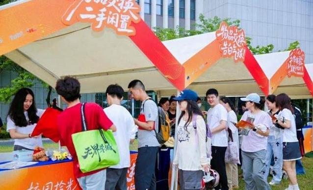 荔枝市集嗨翻天，毕业歌会燃全场，大学城青春派对不散场-趣考网