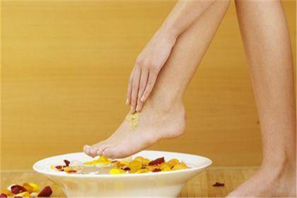 夏天泡脚的好处和坏处是什么？夏天泡脚有什么好处