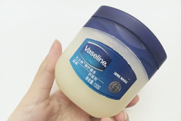凡士林修护晶冻是干什么的？凡士林晶冻和普通凡士林区别