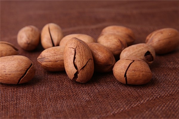 碧根果怎么好剥开？碧根果剥壳技巧