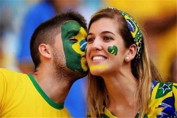 美人沟下巴的女人财运如何??美人沟下巴女人面相婚姻-图3 美人沟下巴的女人财运如何??美人沟下巴女人面相婚姻-图3