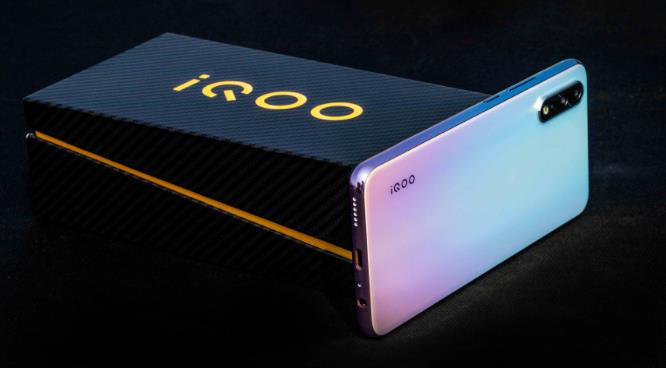 vivos18pro是曲面屏吗？vivos18pro是什么屏幕