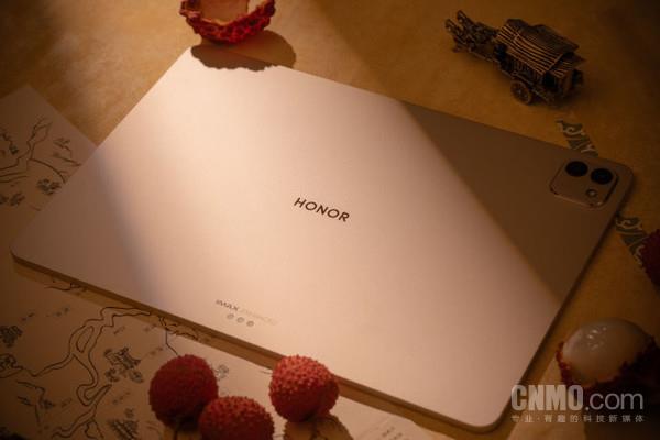 荣耀MagicPad3真机图公布 后置矩形DECO 仅5.79mm