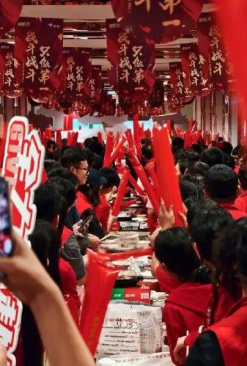 京东总部举办618周年庆活动  蔚来李斌现身为刘强东站台(图2)