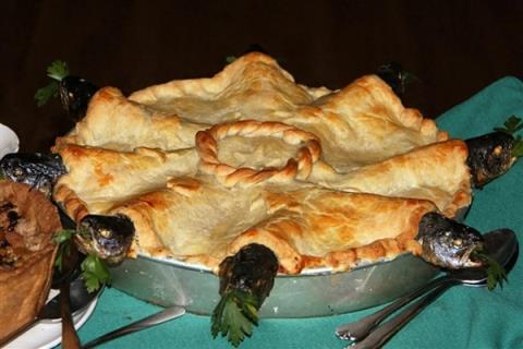 日本餐厅开创异形饺子 宛如抱脸虫出壳！满嘴尖牙很惊悚(图1)