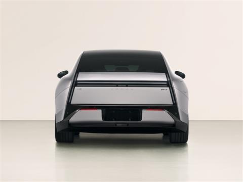 国产电动轿车新标杆！小鹏P7续航突破820km 年内就能提车(图2)