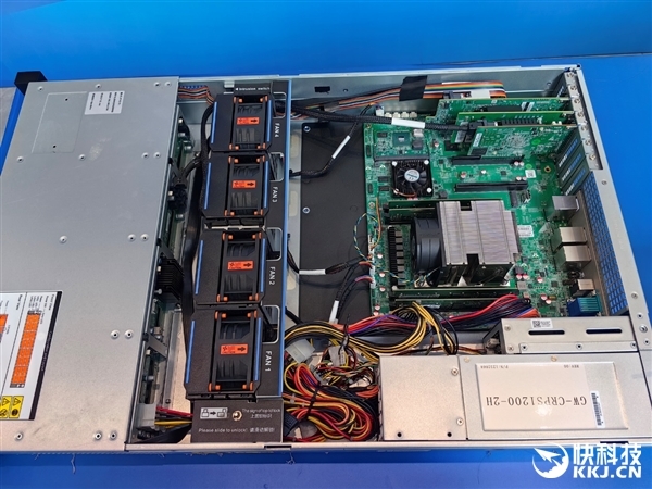 龙芯新品发布会官宣!64核心128线程的龙芯3C6000有望正式登场-图4 龙芯新品发布会官宣!64核心128线程的龙芯3C6000有望正式登场-图4