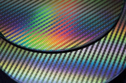 微软自研AI芯片遇挫：转推过渡芯片迎战NVIDIA！(图1)