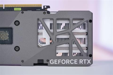 紧凑双槽设计！映众RTX5050曜夜显卡图赏(图10)
