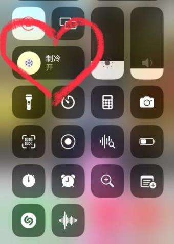 网友提议iPhone新建一个“制冷模式” 苹果客服回应：太幽