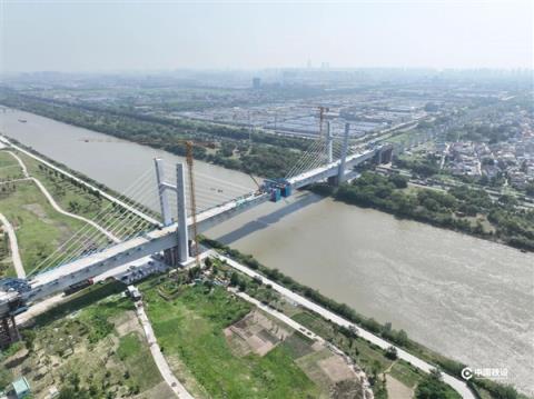 172.922公里！世界在建最长桥梁控制性工程合龙(图1)