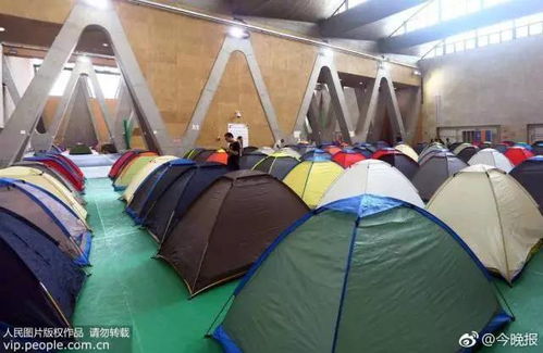 吉林大学学生因宿舍太热支帐篷过夜？吉林大学宿舍太热引发学生支帐篷过夜现象探讨