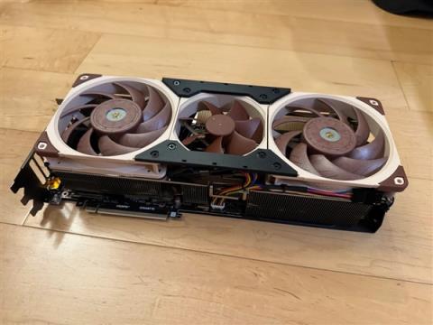 RTX5090改造五个风扇！噪音几不可闻(图3)