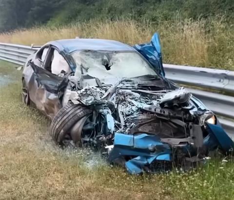纽北赛道现严重事故！宝马M2怼上保时捷911GT3RS：瞬间爆燃(图3)