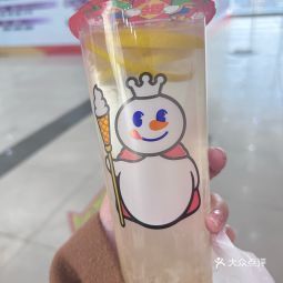 蜜雪冰城用脚关水桶员工道歉(蜜雪冰城员工管吃吗)-图1 蜜雪冰城用脚关水桶员工道歉(蜜雪冰城员工管吃吗)-图1