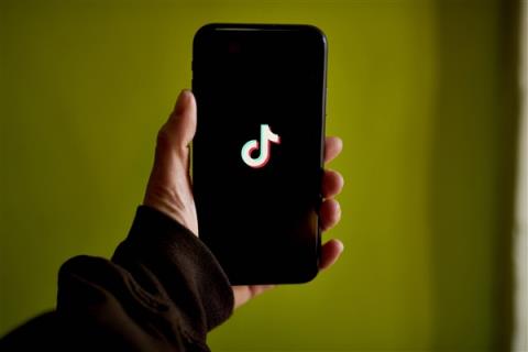 周杰伦入驻抖音：15分钟涨粉5万 概念股一度翻倍(图1)