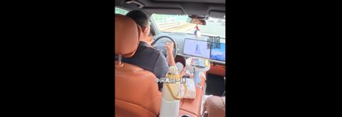 38岁天津北漂男子下班后住车里近3年 比住酒店舒服：座驾大亮(图1)