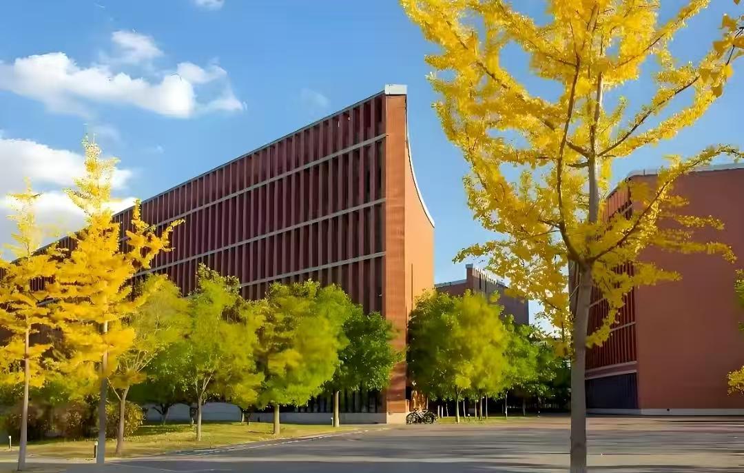 一所科研成果丰硕,具有爱国主义光荣传统的大学