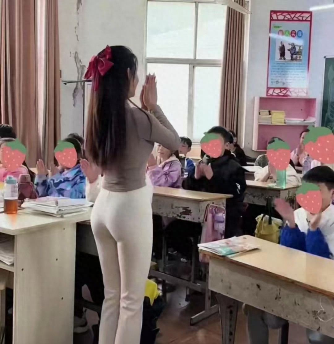 女老师穿“紧身”牛仔裤被校长批评，霸气回怼，在网上引热议-趣考网