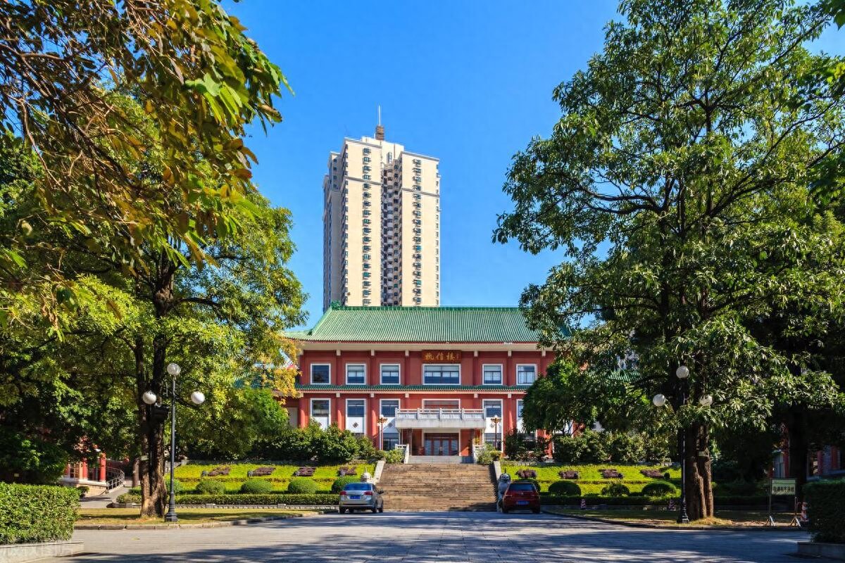 一所实力很强的金融学院，低调存在，将创建国内第一所金融大学，-趣考网