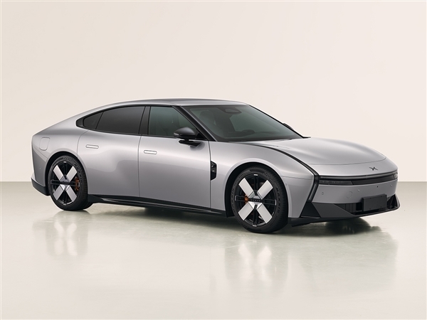 赛博未来感十足 全新小鹏P7实车曝光：首次亮灯了(图3)