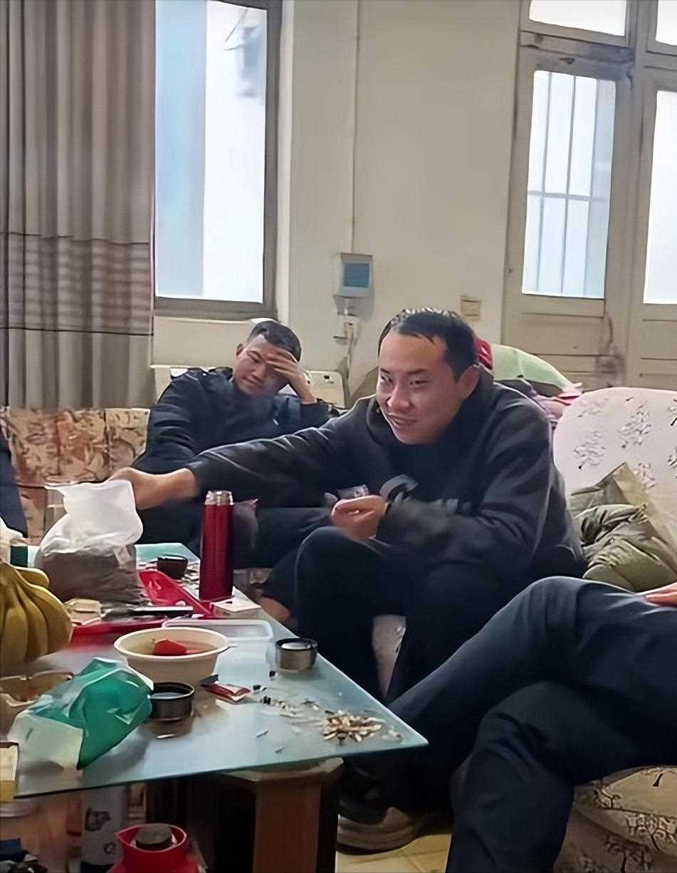 徐志胜回应一家人共用一张脸