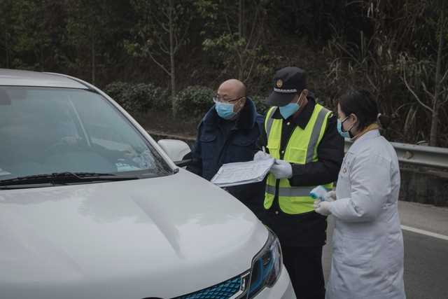 男子在山东高速偶遇欧盟牌照小车