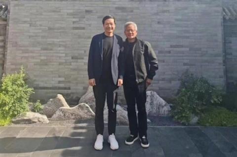 黄仁勋：我和雷军合作很久了 正在合作AI、自动驾驶等(图1)
