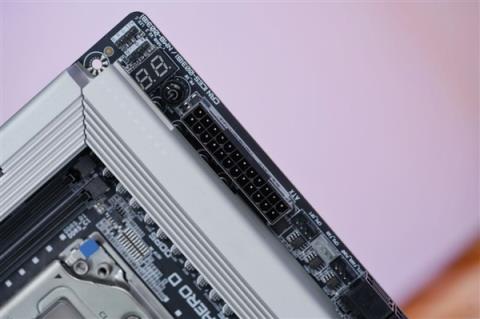 最强桌面CPU座驾！技嘉TRX50AEROD主板图赏(图11)