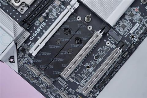 最强桌面CPU座驾！技嘉TRX50AEROD主板图赏(图17)
