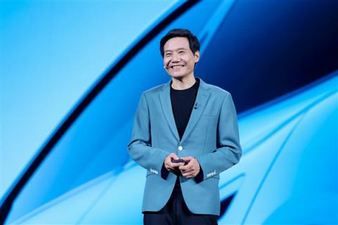 雷军祝贺：小米愿意和长安等同行们一起推动中国汽车工业进步！朱华荣隔空回应(图2)