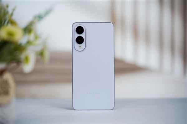 轻薄续航兼顾！曝三星GalaxyS26Edge电池升级到4400mAh(图1)