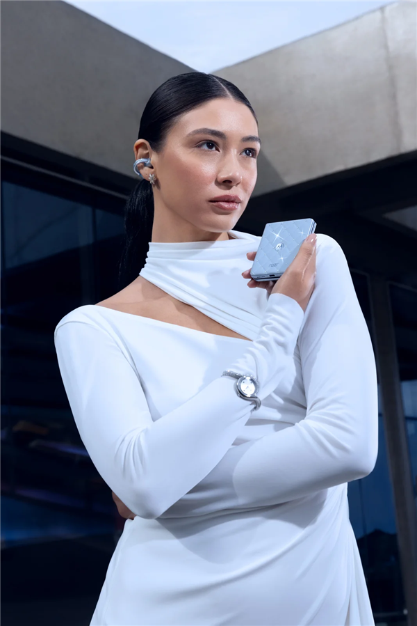 维修师傅噩梦！iFixit拆解三星GalaxyZ Fold7：可维修评分仅3分(图3)