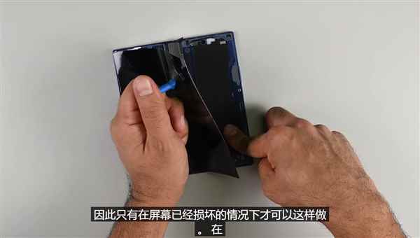 维修师傅噩梦！iFixit拆解三星GalaxyZ Fold7：可维修评分仅3分(图2)