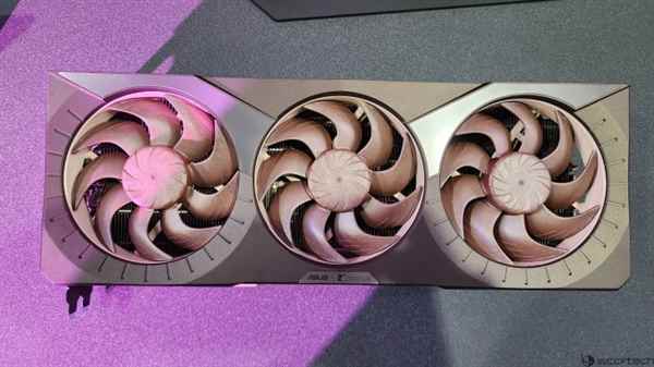 信仰级散热！华硕RTX5080猫头鹰联名显卡发布：四槽三风扇、2730MHz(图1)
