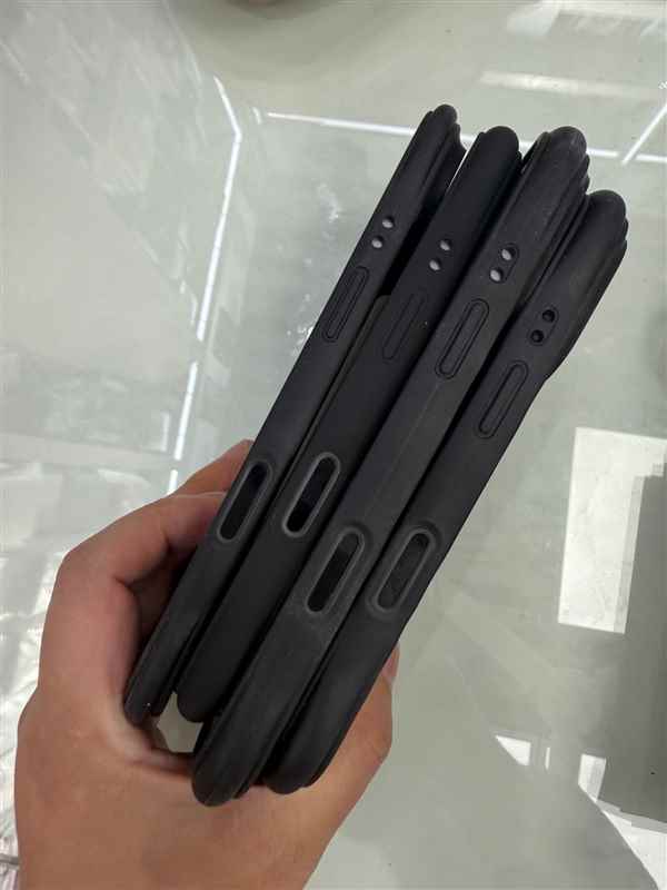 苹果打造！iPhone17系列官方保护壳首次曝光(图3)