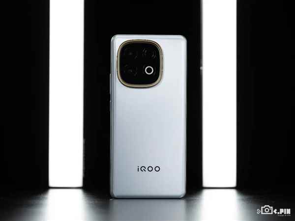 超大电池+旗舰性能=2199iQOO新机把钱花在了刀刃上(图1)