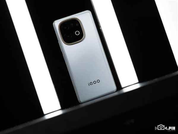 超大电池+旗舰性能=2199iQOO新机把钱花在了刀刃上(图15)