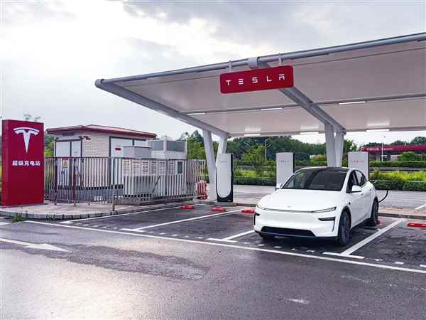 特斯拉限时补贴超级充电卡 博主吐槽：每公里成本0.26元 真不低(图2)