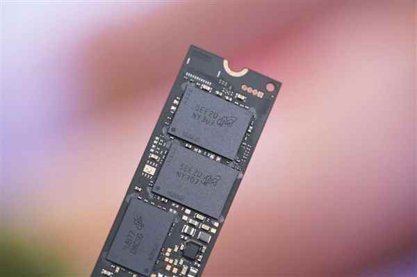 英睿达速度最快的Gen5 SSD！T7102TB图赏(图11)