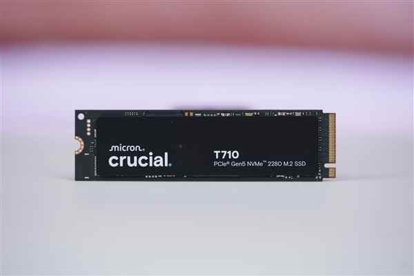英睿达速度最快的Gen5 SSD！T7102TB图赏
