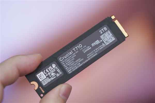 英睿达速度最快的Gen5 SSD！T7102TB图赏(图5)
